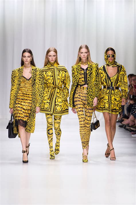 versace 2018 ai woman|versace prints.